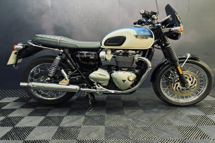 TRIUMPH BONNEVILLE T120