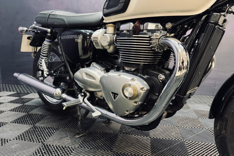 TRIUMPH BONNEVILLE T120