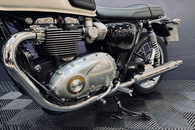 TRIUMPH BONNEVILLE T120