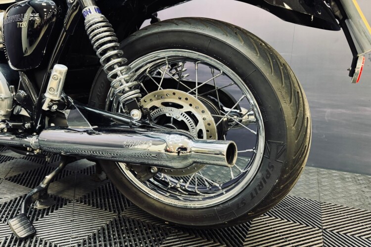 TRIUMPH BONNEVILLE T120