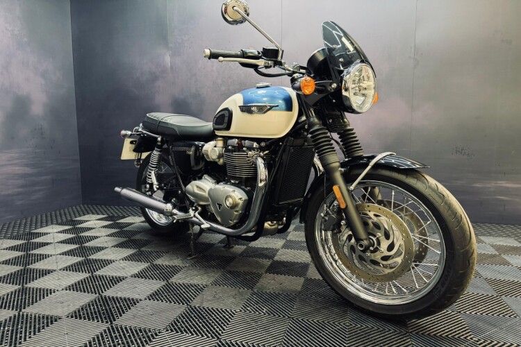 TRIUMPH BONNEVILLE T120