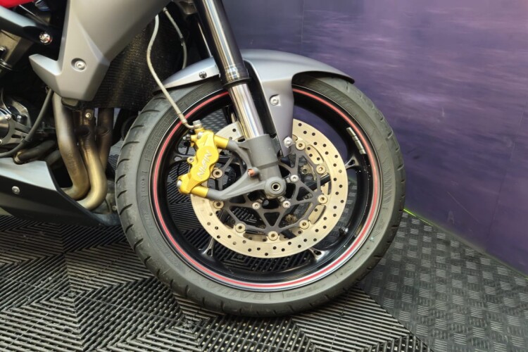 TRIUMPH STREET TRIPLE 675