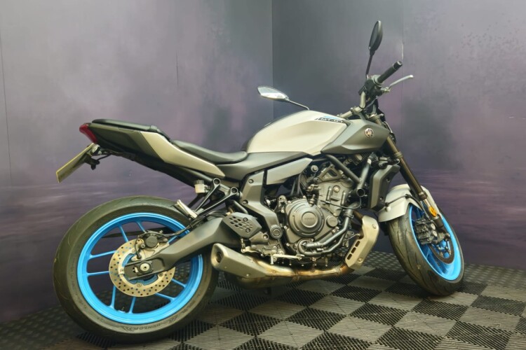 YAMAHA MT-07