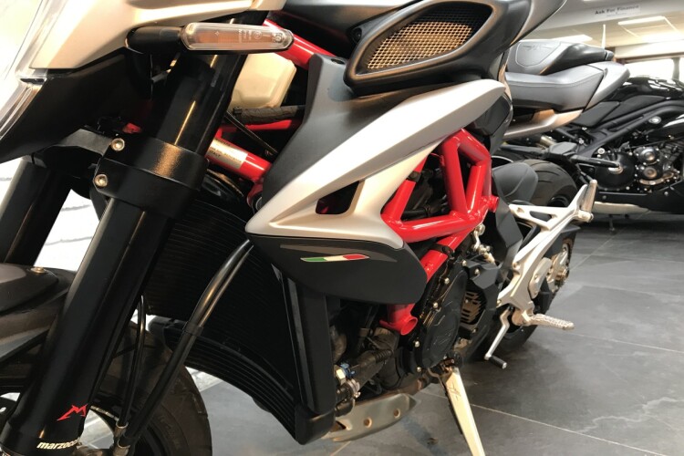 MV AGUSTA BRUTALE 800