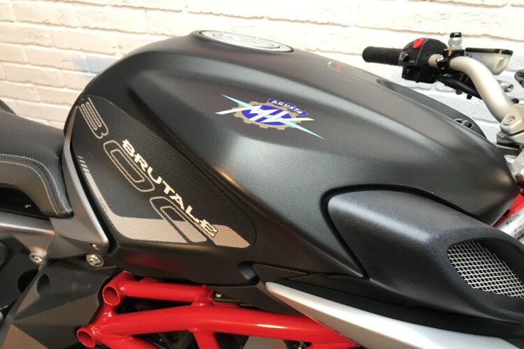 MV AGUSTA BRUTALE 800