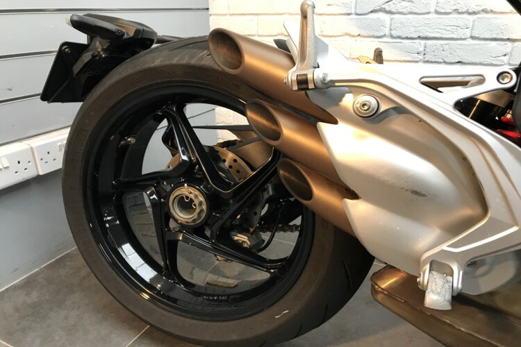 MV AGUSTA BRUTALE 800