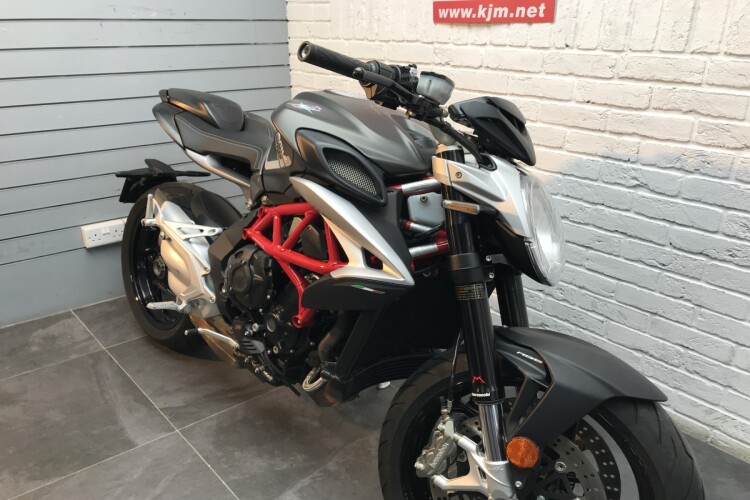 MV AGUSTA BRUTALE 800