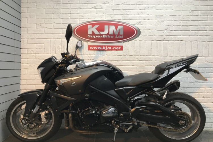 SUZUKI GSX1300 B-KING