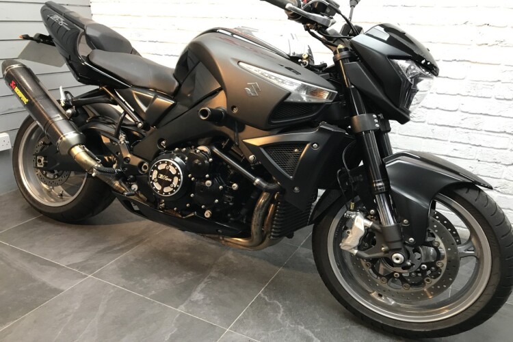 SUZUKI GSX1300 B-KING
