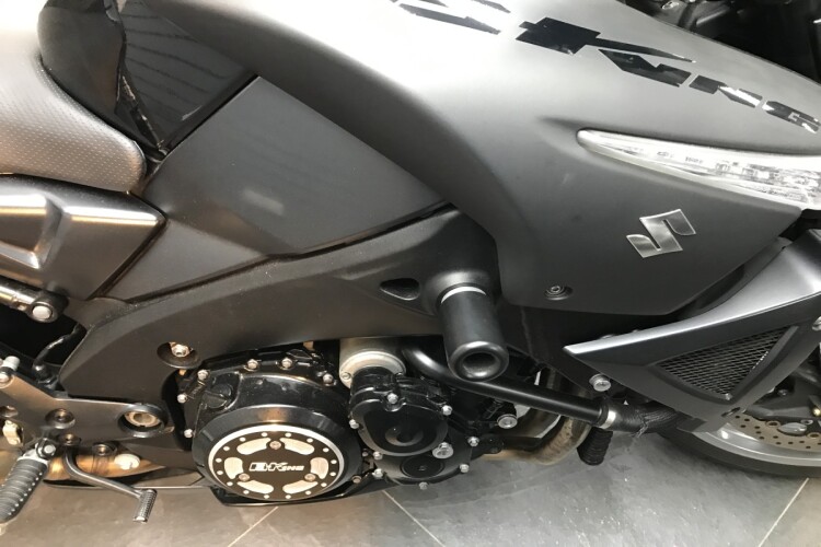 SUZUKI GSX1300 B-KING