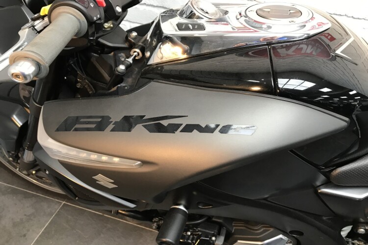 SUZUKI GSX1300 B-KING