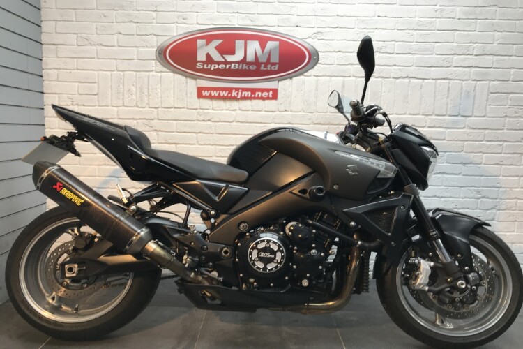 SUZUKI GSX1300 B-KING