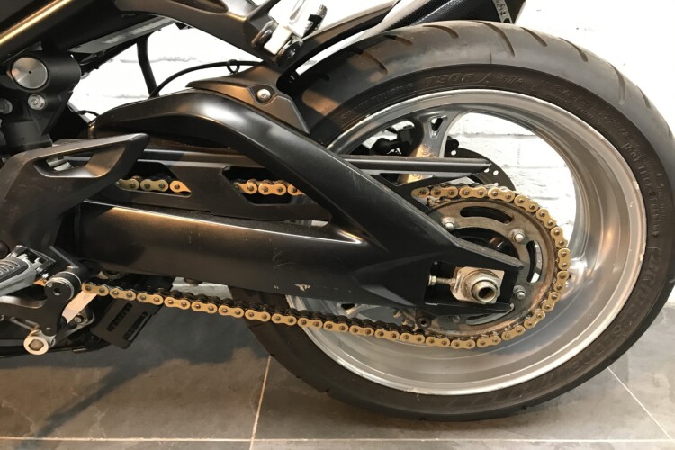 SUZUKI GSX1300 B-KING