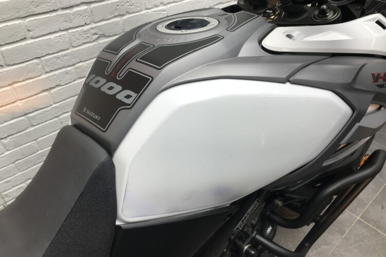SUZUKI V-STROM 1000