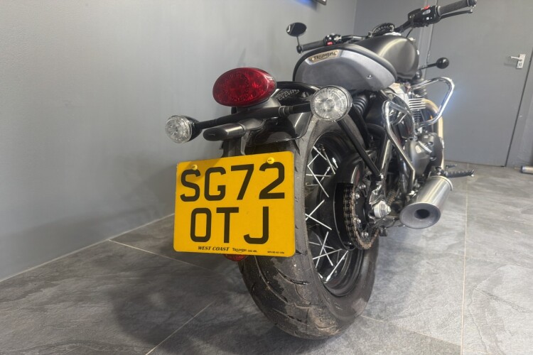 TRIUMPH BOBBER