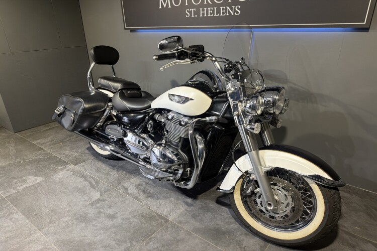 TRIUMPH THUNDERBIRD 1700