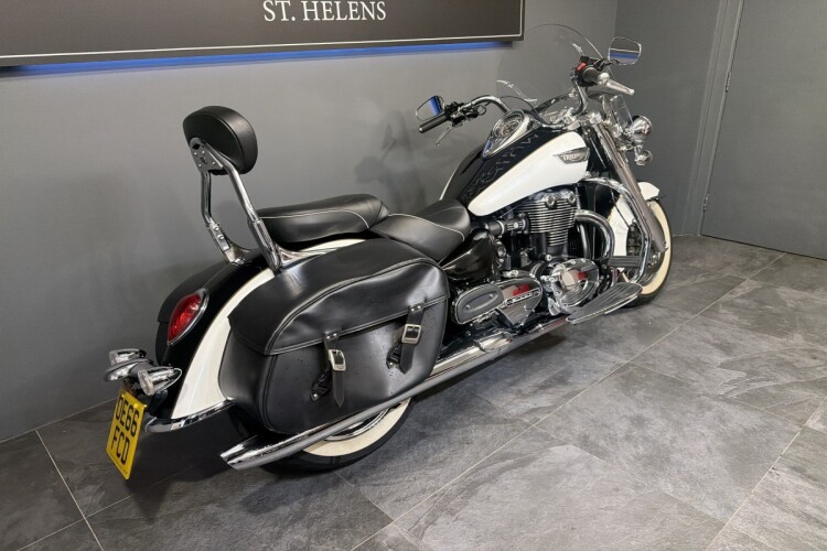 TRIUMPH THUNDERBIRD 1700