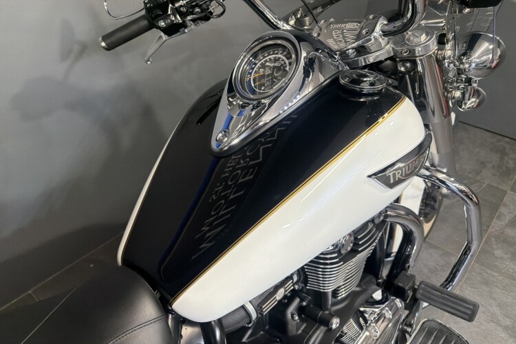 TRIUMPH THUNDERBIRD 1700