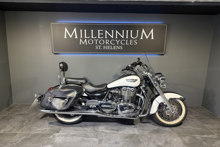 TRIUMPH THUNDERBIRD 1700