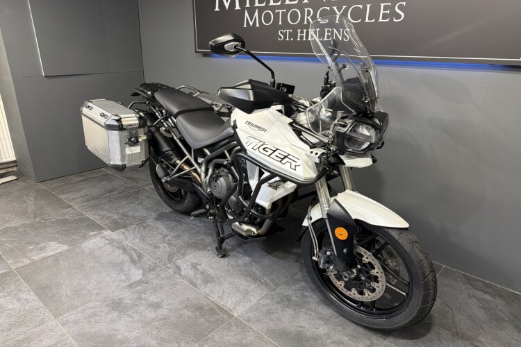 TRIUMPH TIGER 800