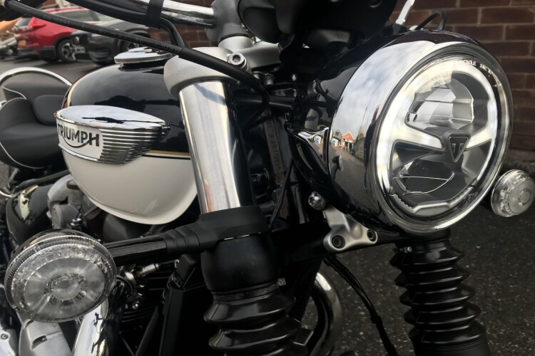 TRIUMPH SPEEDMASTER 1200