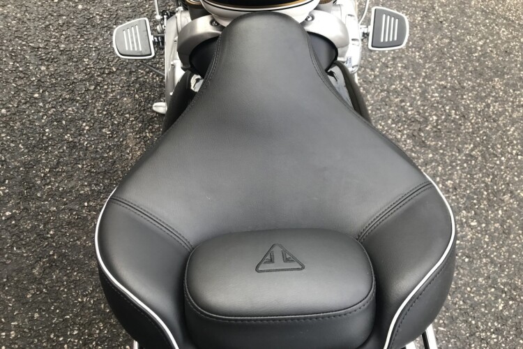 TRIUMPH SPEEDMASTER 1200