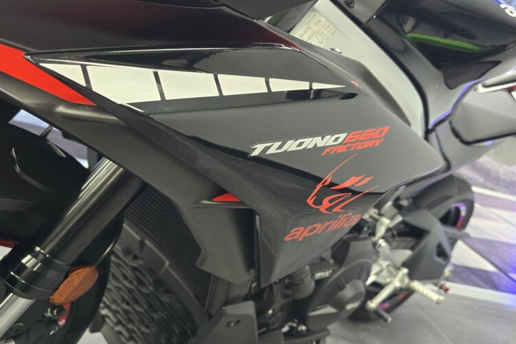APRILIA TUONO 660