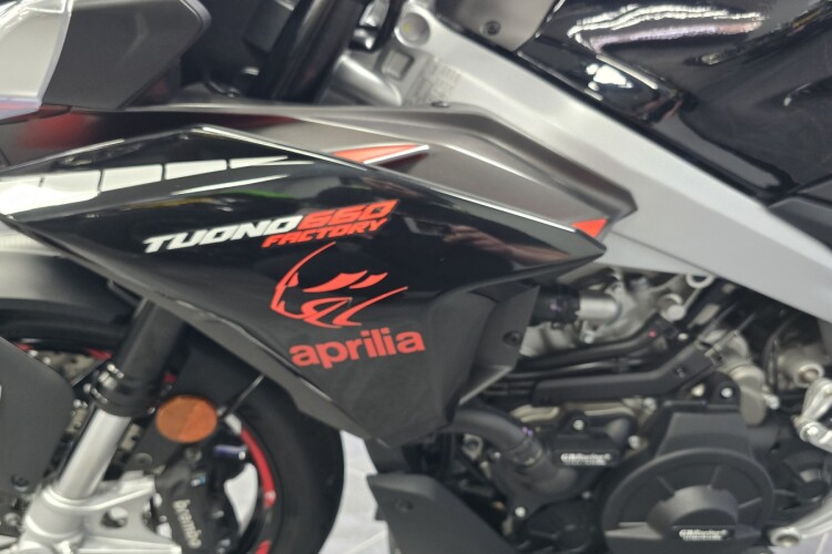 APRILIA TUONO 660