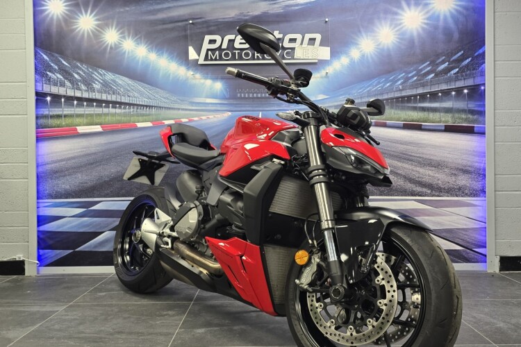 DUCATI STREETFIGHTER V2