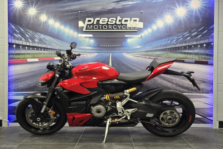 DUCATI STREETFIGHTER V2