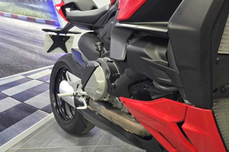 DUCATI STREETFIGHTER V2