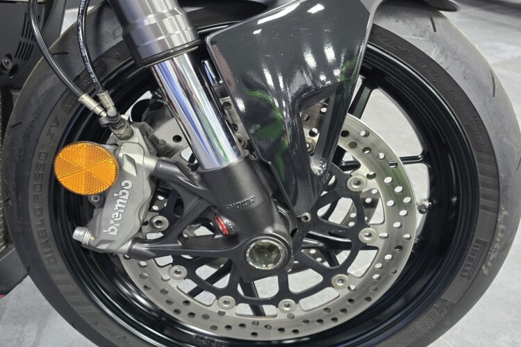 DUCATI STREETFIGHTER V2