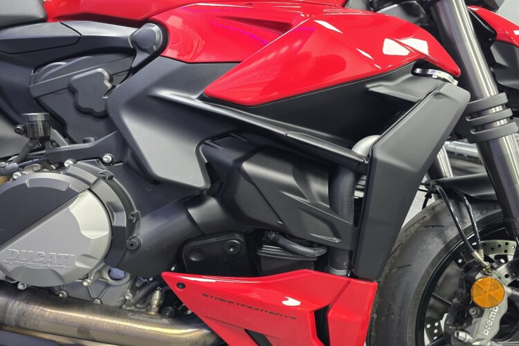 DUCATI STREETFIGHTER V2