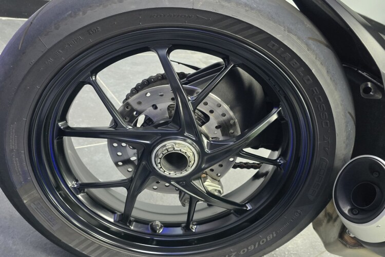 DUCATI STREETFIGHTER V2