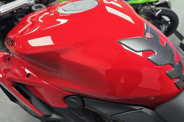 DUCATI STREETFIGHTER V2