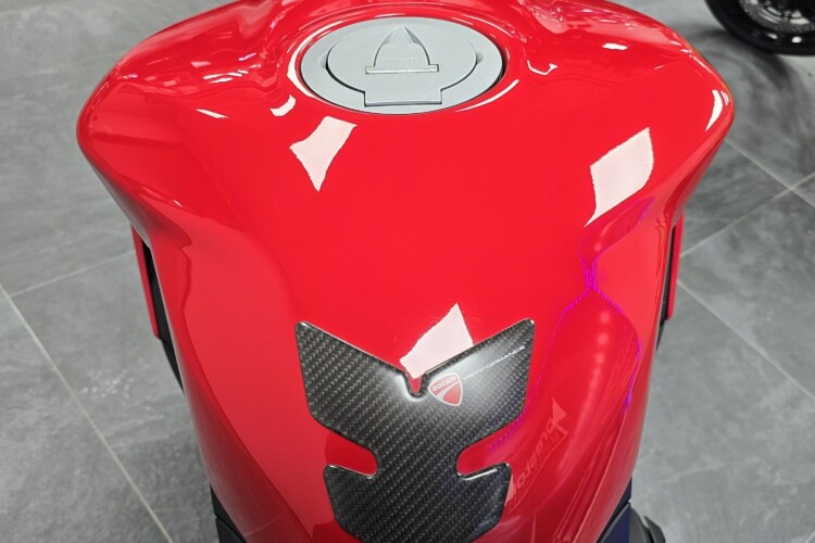 DUCATI STREETFIGHTER V2