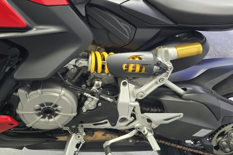 DUCATI STREETFIGHTER V2