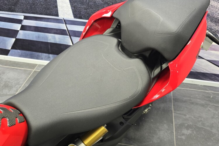 DUCATI STREETFIGHTER V2