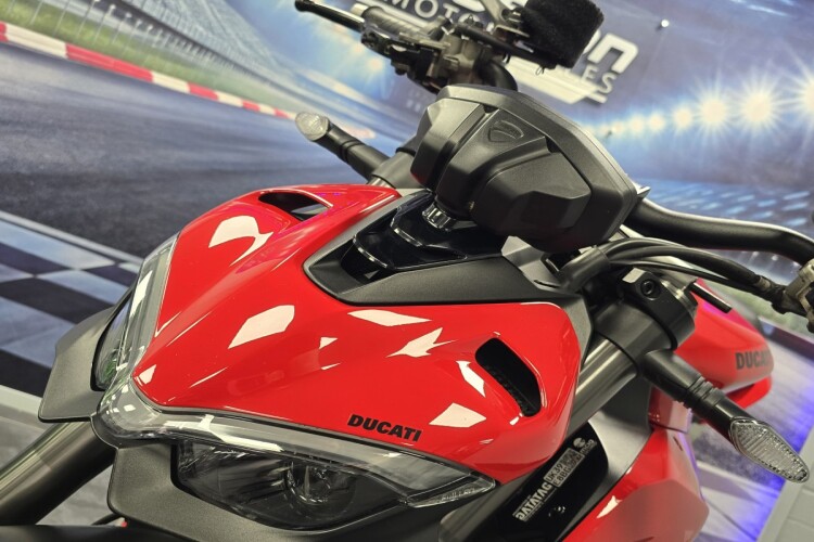 DUCATI STREETFIGHTER V2
