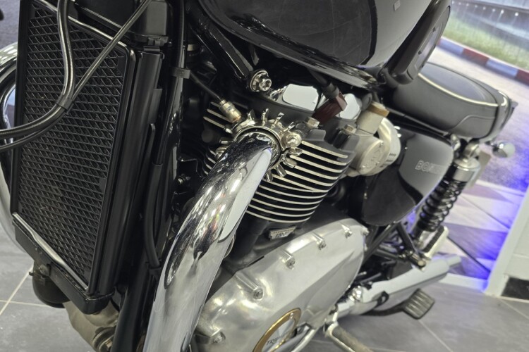 TRIUMPH BONNEVILLE T120