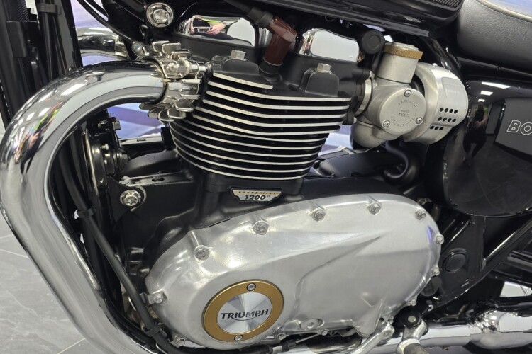 TRIUMPH BONNEVILLE T120