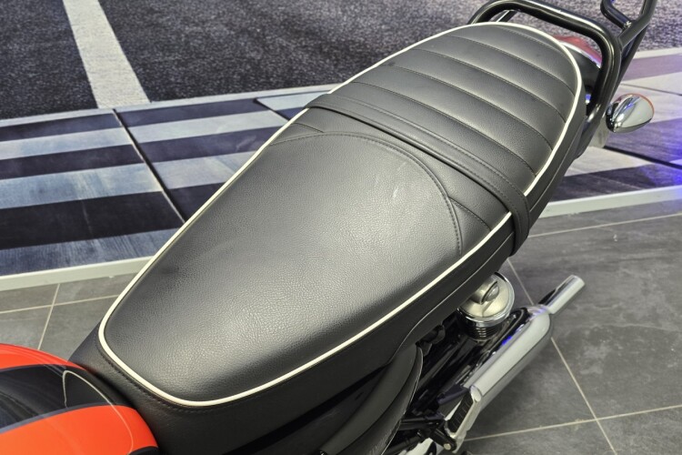 TRIUMPH BONNEVILLE T120