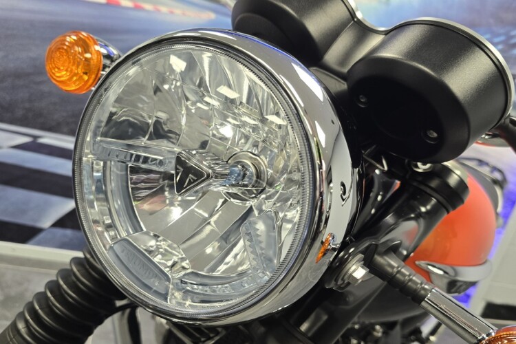 TRIUMPH BONNEVILLE T120