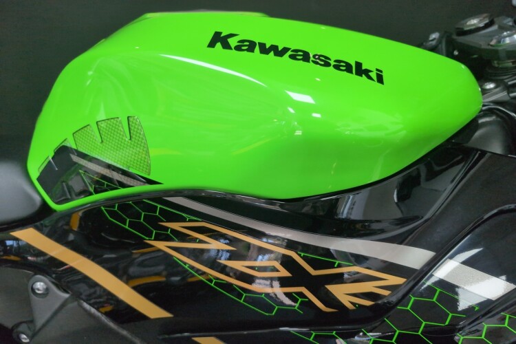 KAWASAKI NINJA ZX-6R