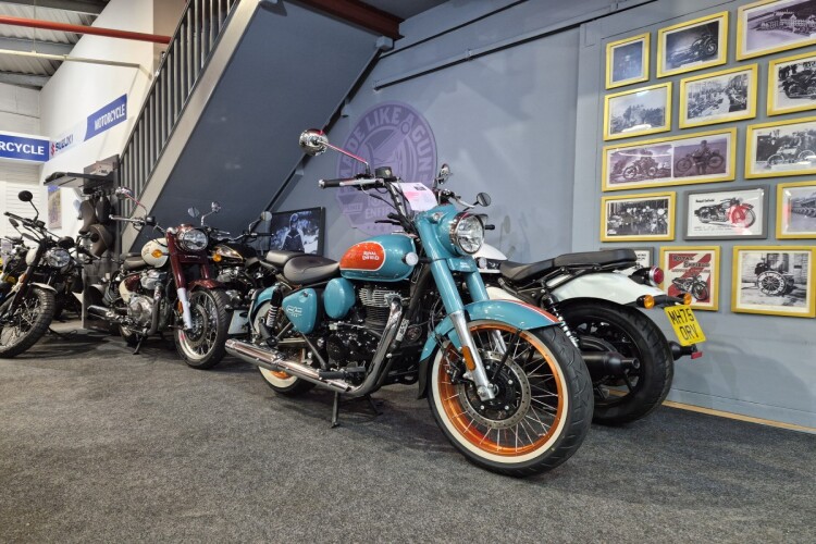 ROYAL ENFIELD SUPER METEOR 650