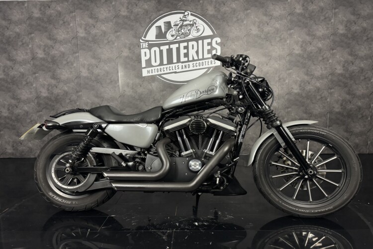 HARLEY DAVIDSON XL 883 N IRON 18