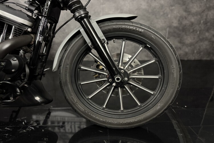 HARLEY DAVIDSON XL 883 N IRON 18