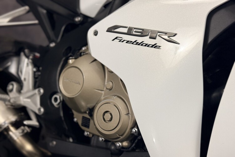HONDA CBR1000RR FIREBLADE
