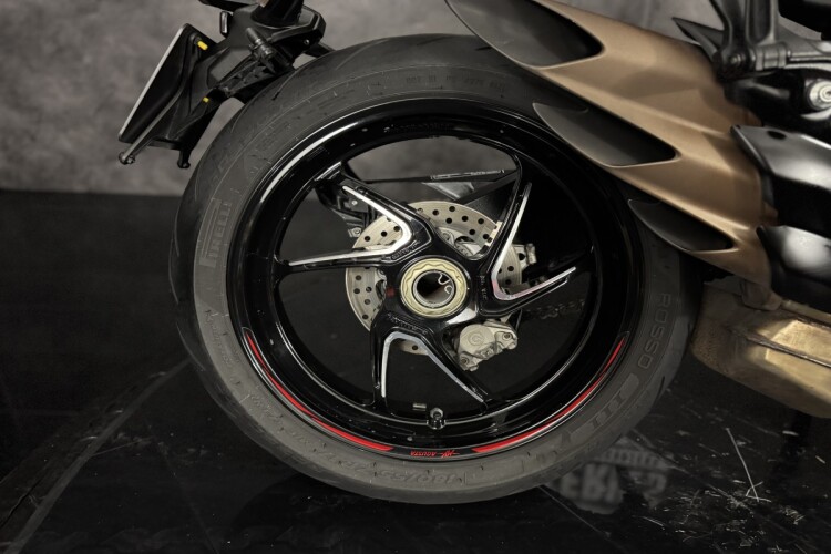 MV AGUSTA BRUTALE 800