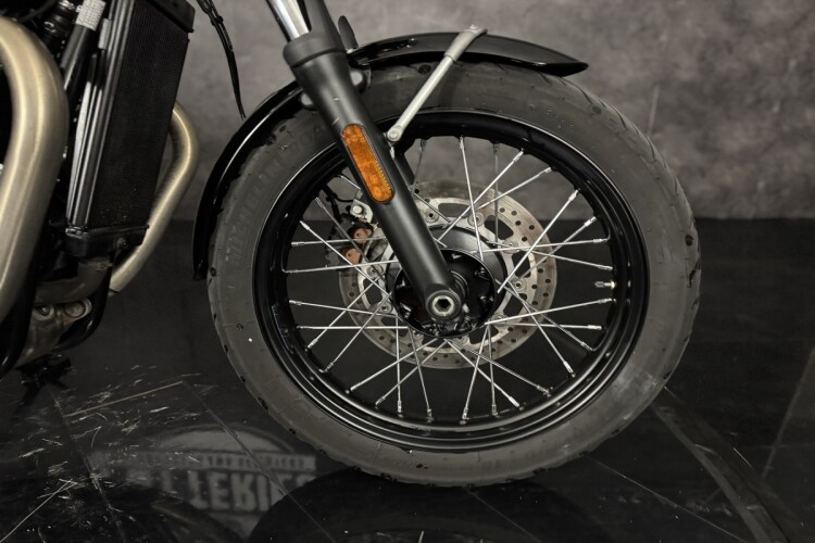 TRIUMPH BONNEVILLE T100